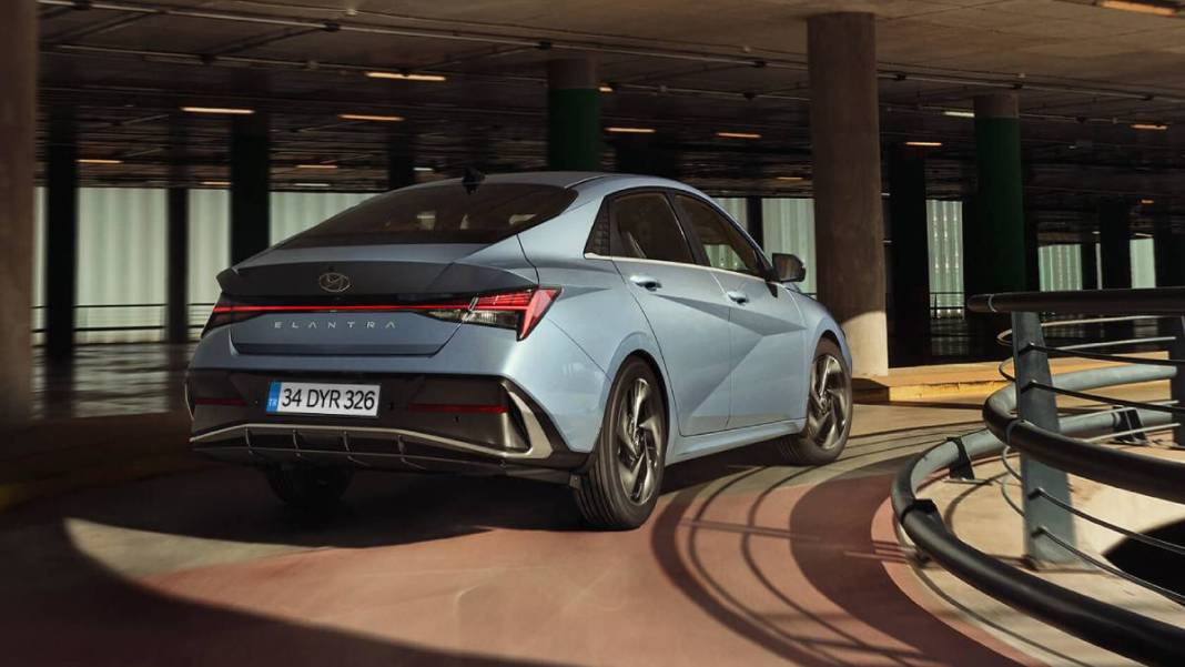 100 bin lira indirimle alın 3 ay sonra ödeyin! Yeni Hyundai Elentra'dan kaçırılmayacak fırsat 3